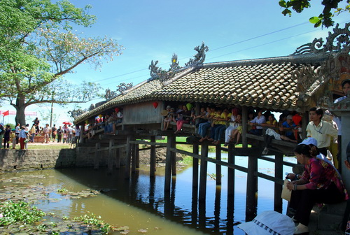 Thanh Toan Bridge festival