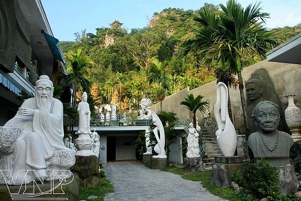 Marble Mountain Viet Nam statues