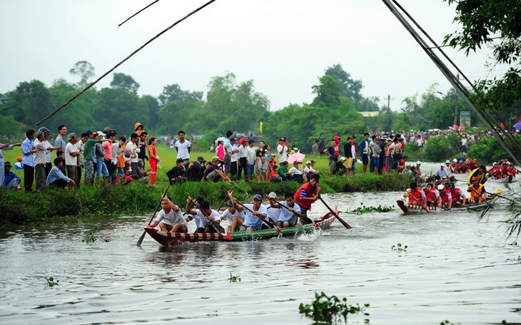 hoạt động ở cầu ngói thanh toàn